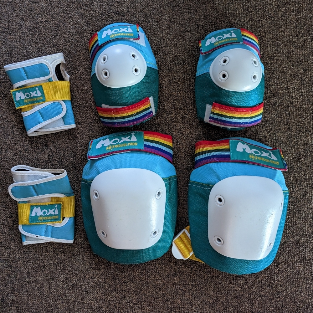 SOLD - Moxi L/XL Protective Gear Pads
